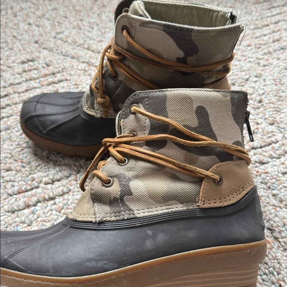 Sperry Saltwater Wedge Tide Camouflage Duck Boots with Tan leather Laces size 7